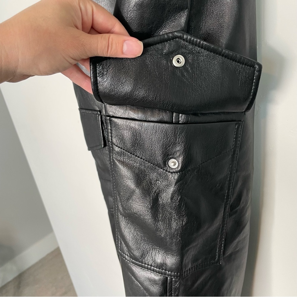 Aritzia Wilfred Modern Cargo Pant 8 Black Faux Vegan Leather Pockets - Picture 9 of 15